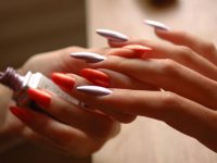 nail-varnish-for-red-and-silver-artificial-nails_zoom